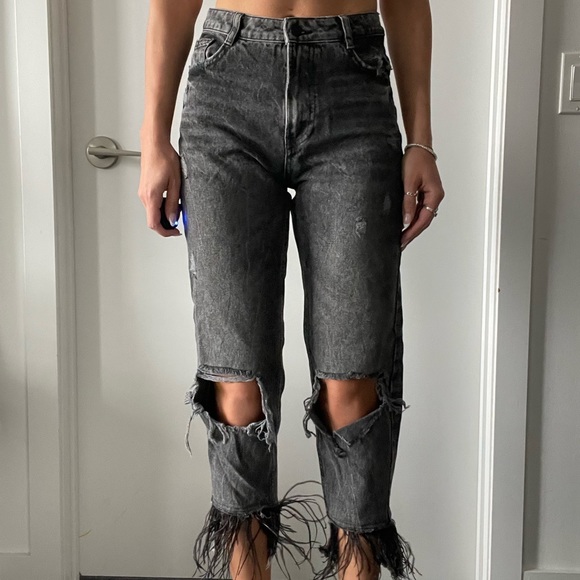 Zara Distressed Jeans with Feather Detail - Picture 3 of 4